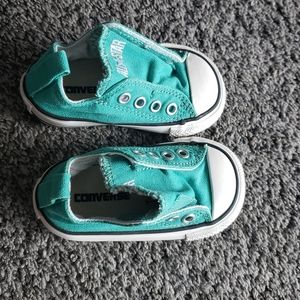 Girls Converse Chuck Taylor all star size 4 infant